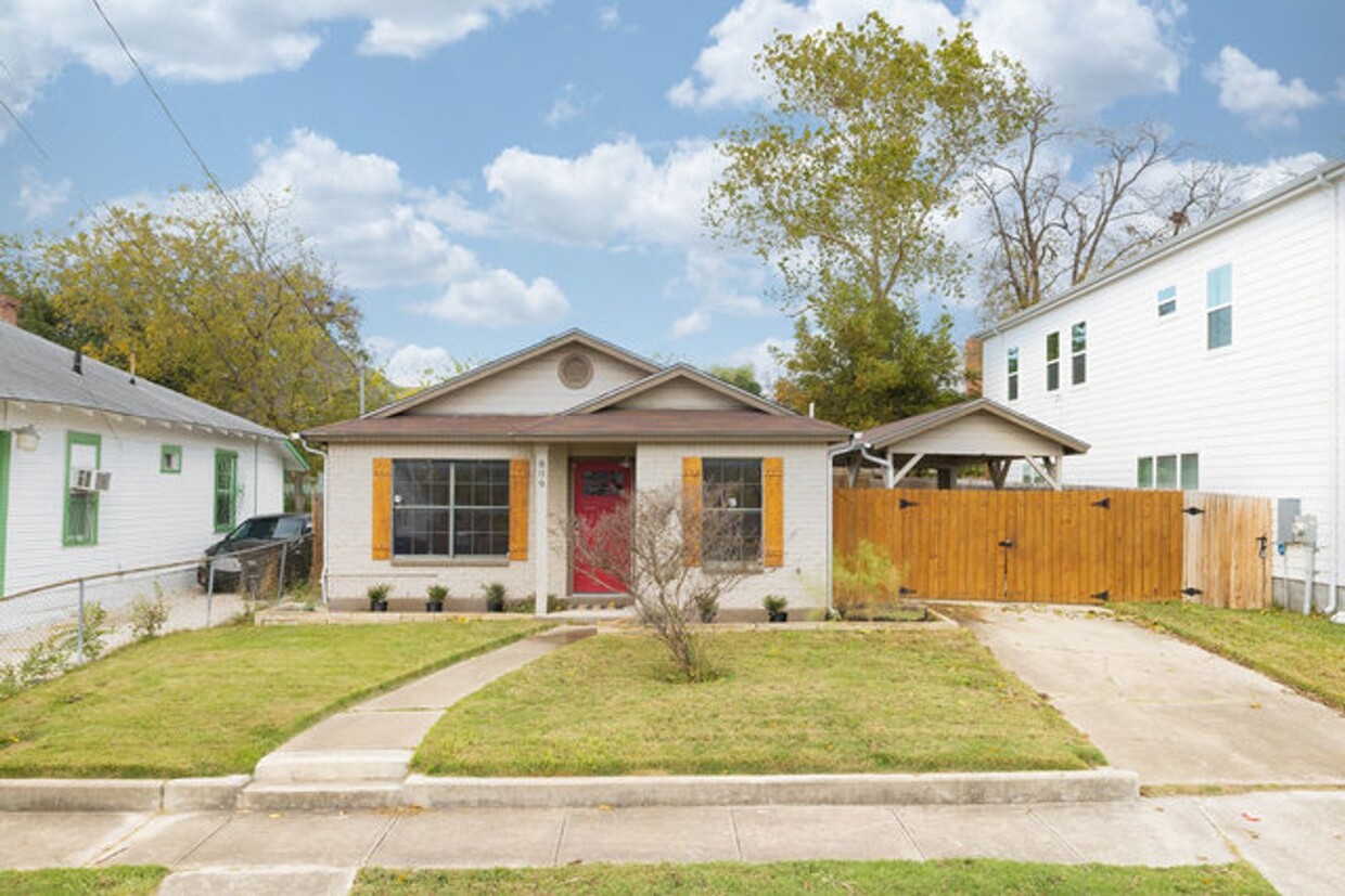 Primary Photo - Beautiful home located in the heart of dow...