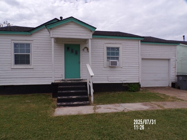 Building Photo - NEW listing-refinished hardwood floors, ne...