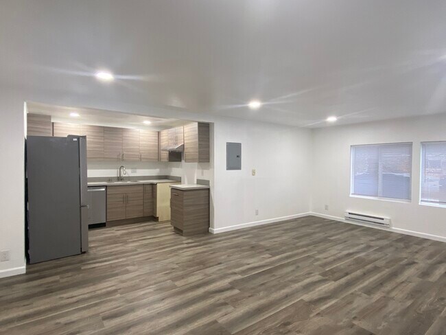 Building Photo - 605 Ambaum Blvd SW