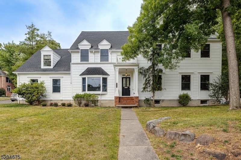 Primary Photo - 1173 Lawrence Ave