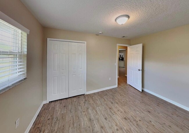 Foto del edificio - 8141 Caraway Dr