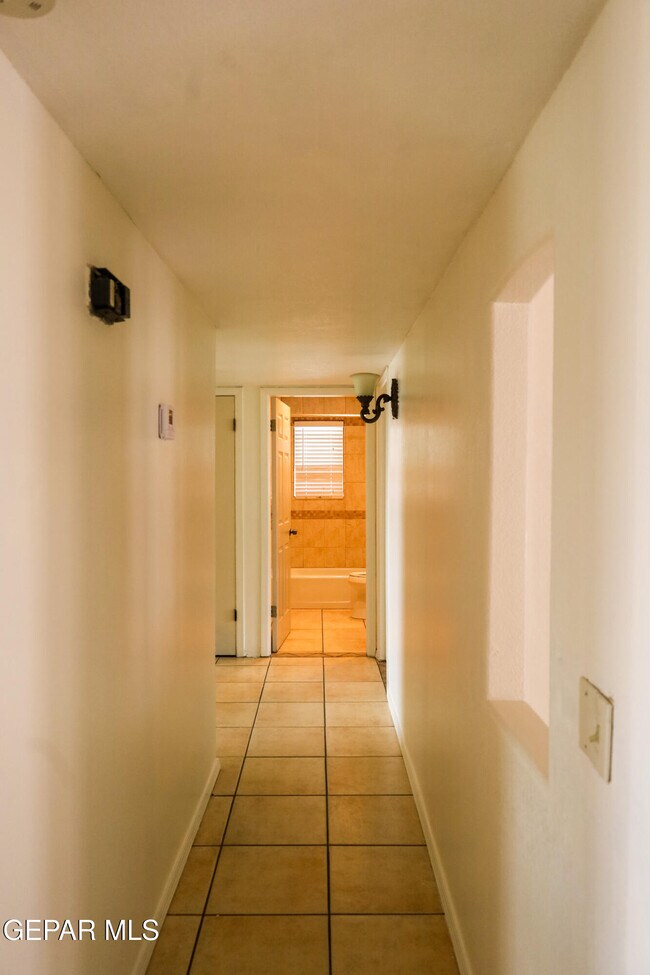 Foto del edificio - 5822 Beaumont Pl
