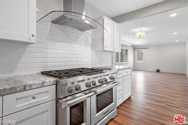 Building Photo - 3 br, 2 bath House - 54 W Glenarm St