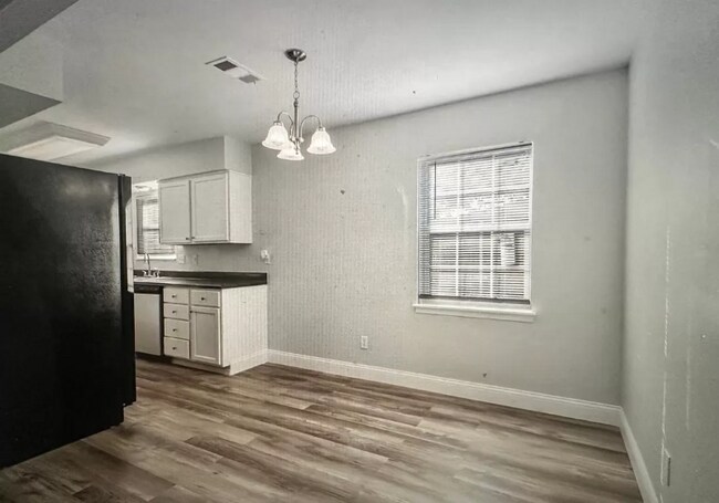 Building Photo - 8734 Forest Green Dr