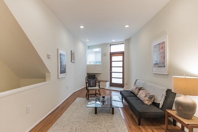 Building Photo - 807 E Passyunk Ave