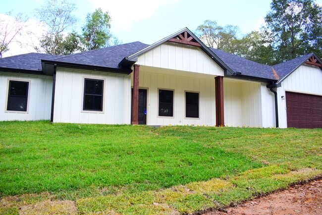 Building Photo - 2713 Sullivan Dr