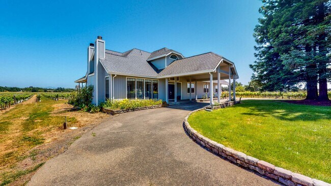 Foto del edificio - Beautiful 4 bedroom 3.5 bath Home with 2 c...