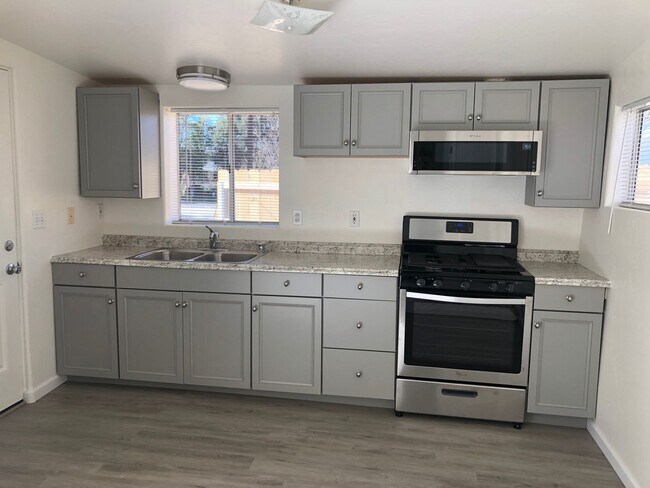 Building Photo - 5455
