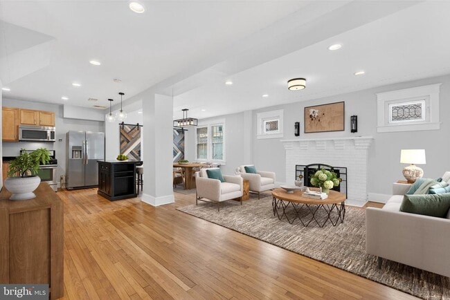 Building Photo - 7903 Woodbury Dr