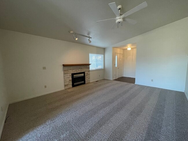 Foto del edificio - 1343 Wilson Cir