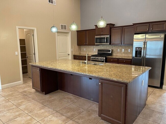 Foto del edificio - 2042 Soledad Avenue (Leonard & Shaw) ~ COM...