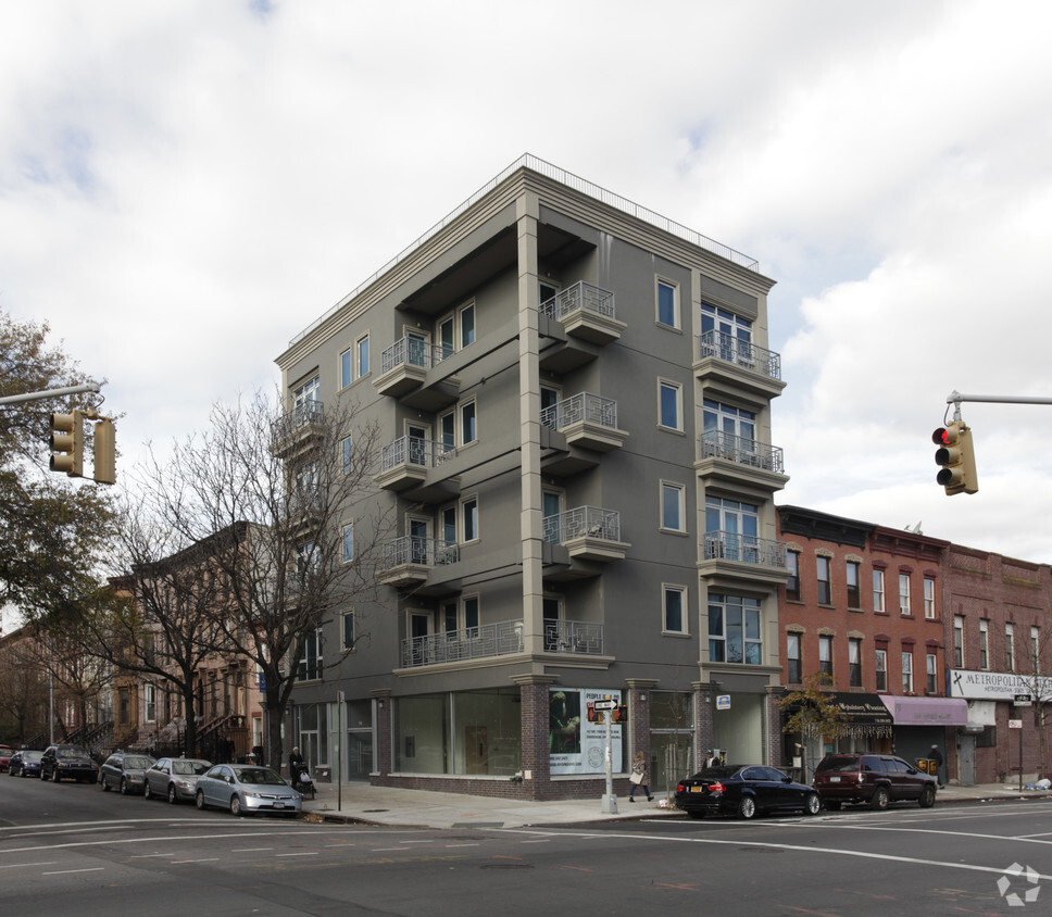 Primary Photo - 1074 Bedford Ave