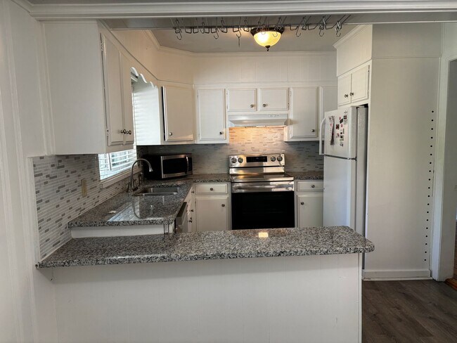 Building Photo - Lochhaven Home