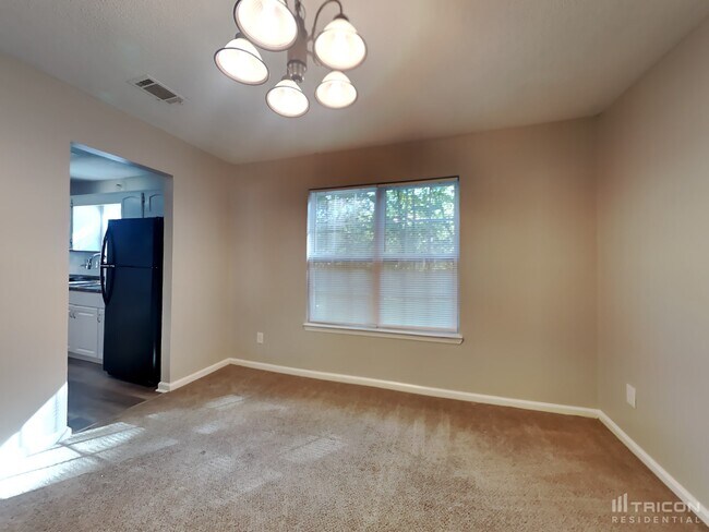 Building Photo - 1051 Park Creek Cir