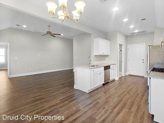 Foto del edificio - 3 br, 2 bath House - 5430 University Garde...