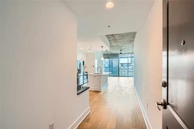 Foto del edificio - 950 W Peachtree St NW