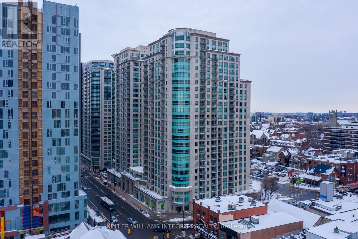 Primary Photo - 200-200 Rideau St