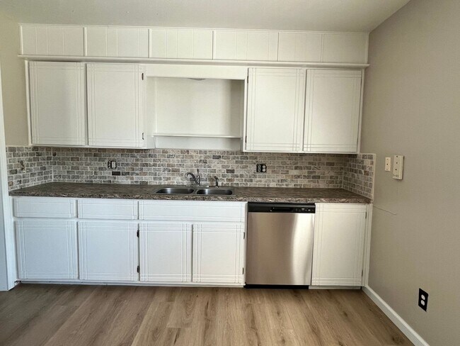 Foto del edificio - 4203 SE Dorchester- COMING SOON!