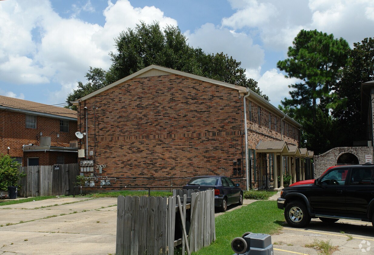 Primary Photo - 2909 Lake Villa Dr