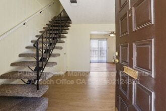 Building Photo - 3513 Fairview Dr