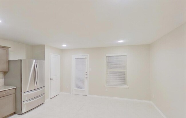 Foto del edificio - MOVE IN READY