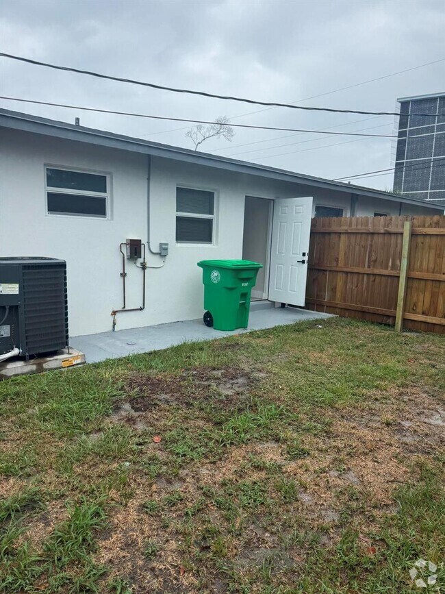 Building Photo - 2590 Hayden Dr