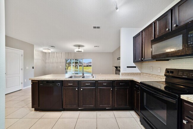 Foto del edificio - 347 Arbor Lakes Dr