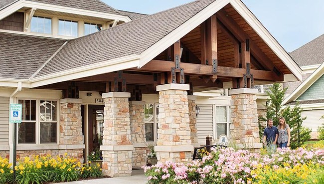 Building Photo - Falcon Glen