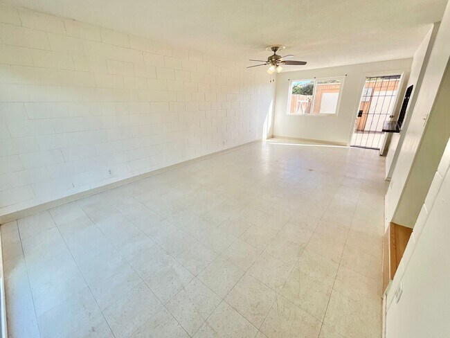 Foto del edificio - 3 Bedroom, 1.5 Bath, 2 Assigned Parking, P...
