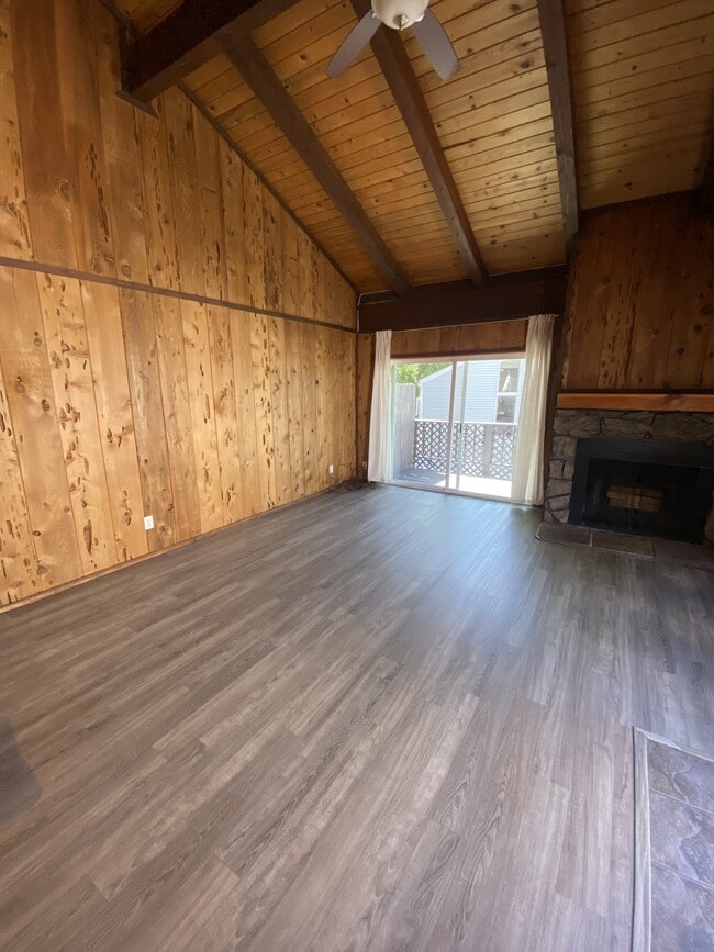 Building Photo - 155 Kahle Dr