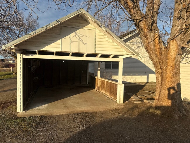 Building Photo - 435 Byron Rd