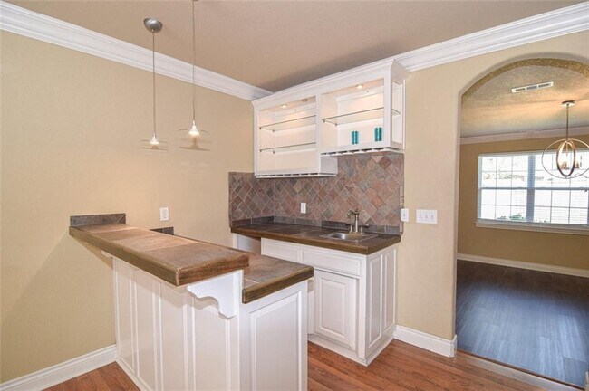 Foto del edificio - 6113 W Pleasant Dr