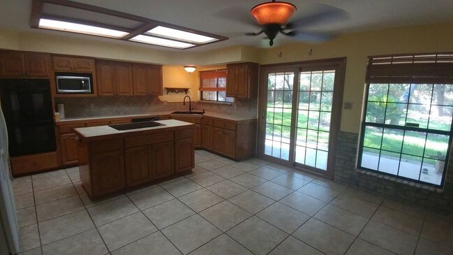 Building Photo - 14907 Sylvan Woods