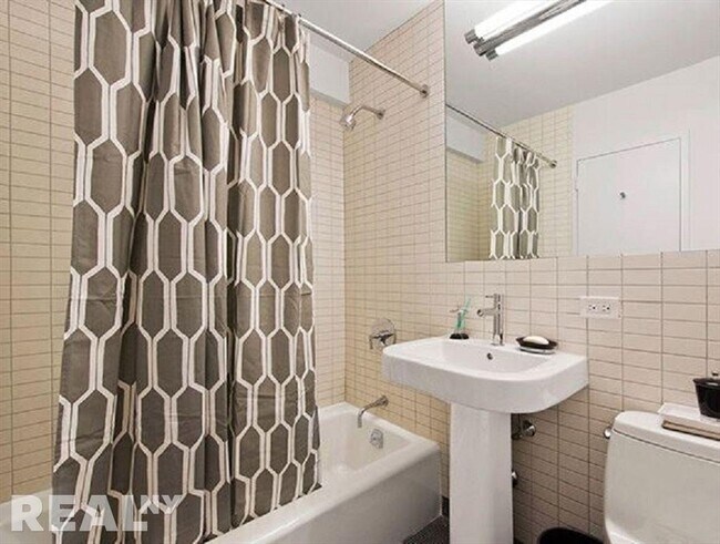 Foto del edificio - 222 E 39th St