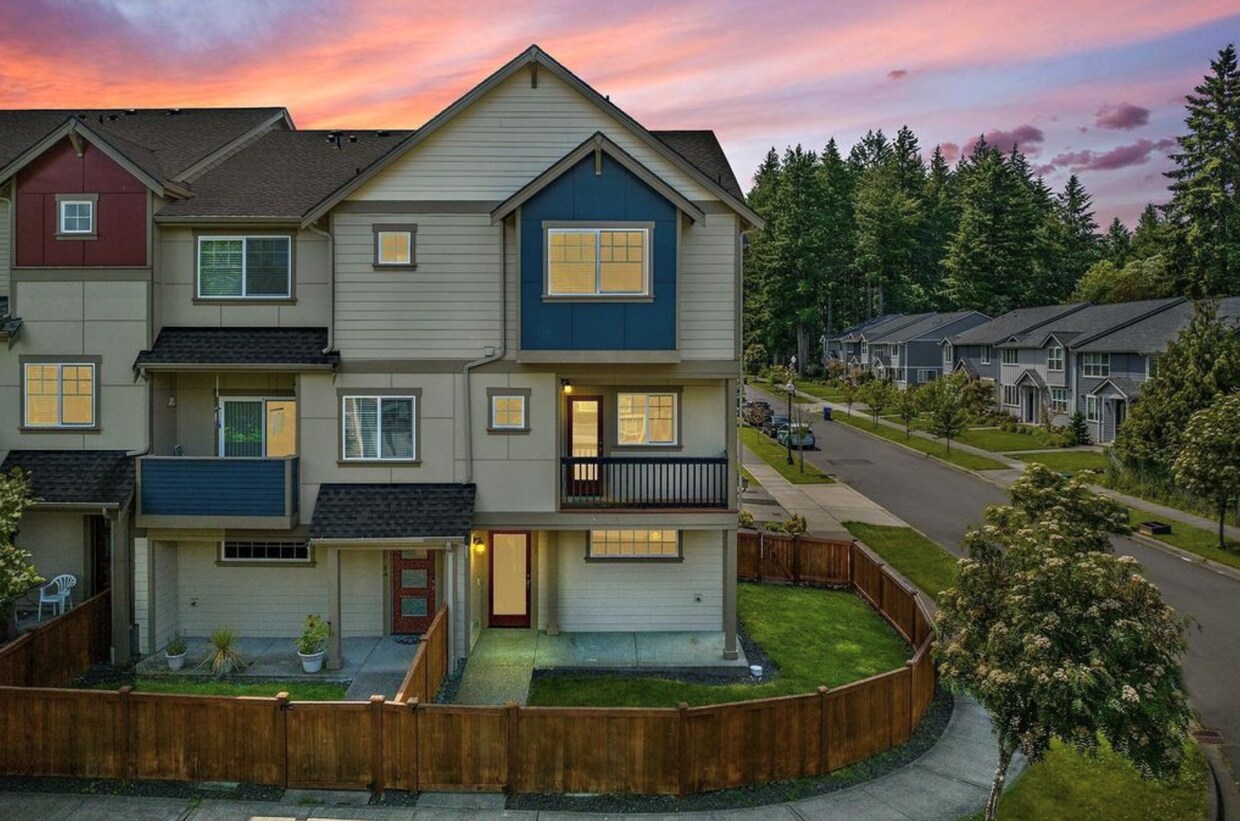 517 Oso Berry St NW, Olympia, WA 98502 Townhouse for Rent in Olympia, WA