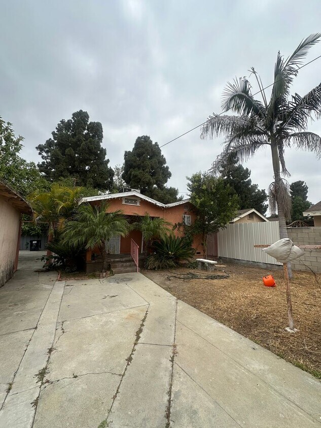 Primary Photo - 7805 Whitsett Ave