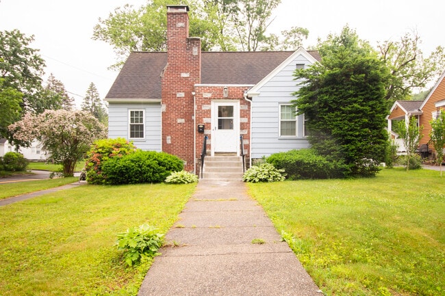 Building Photo - 12 Fisher Rd