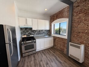 Building Photo - 772 S Boyle Ave
