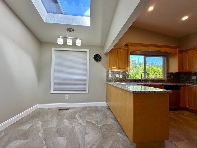 Building Photo - 2710 Lakeridge Ln