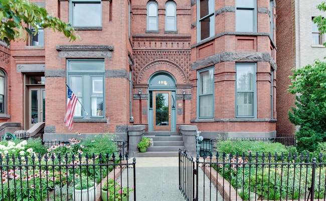 Photo - 408 Seward Square SE House