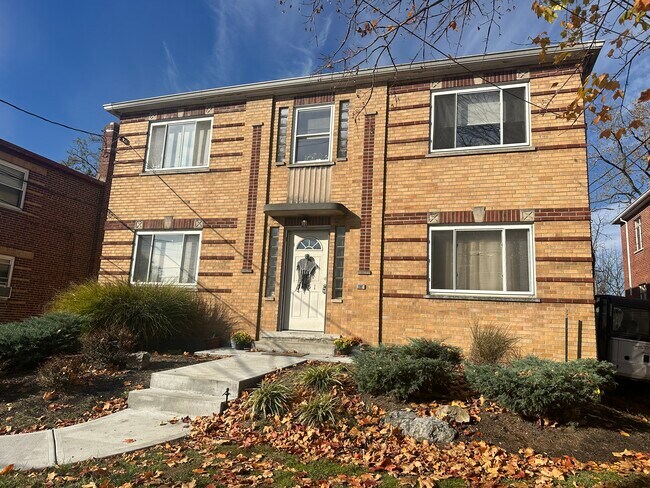 Building Photo - 3051 Glenmore Ave