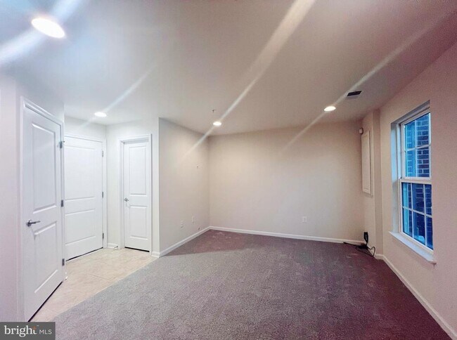 Building Photo - 9452 Ballard Green Dr