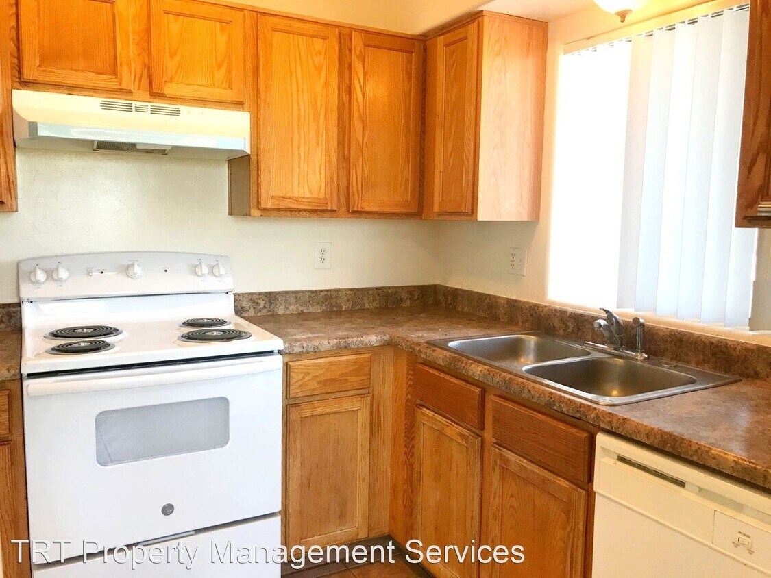 Primary Photo - 4042 E Fairmount St