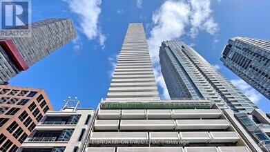 Building Photo - 2221-2221 Yonge St