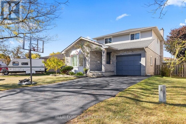 Building Photo - 7 Fairchild Crescent