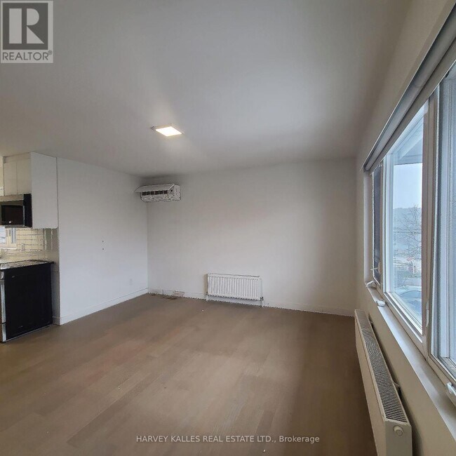 Photo du bâtiment - 521 Browns Line