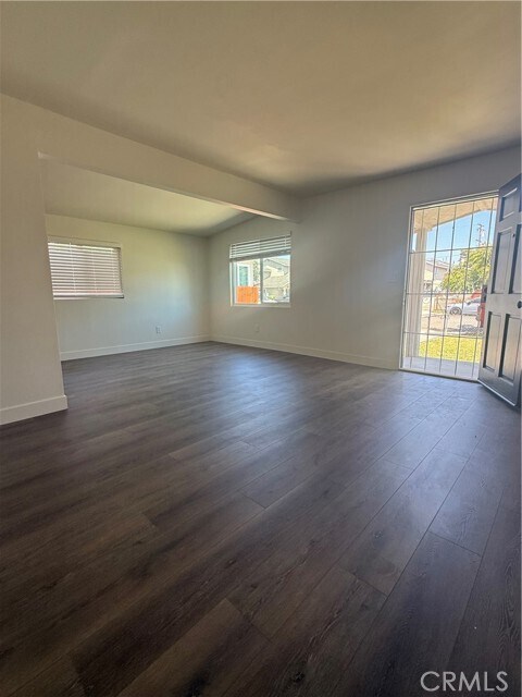 Foto del edificio - 11151 Duncan Ave