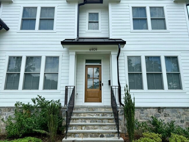 Building Photo - 6909 Lemon Rd
