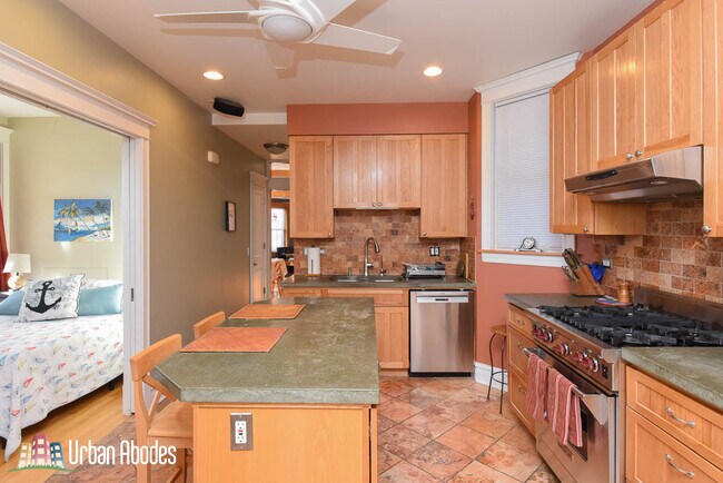 Foto del edificio - 3323 N Whipple St