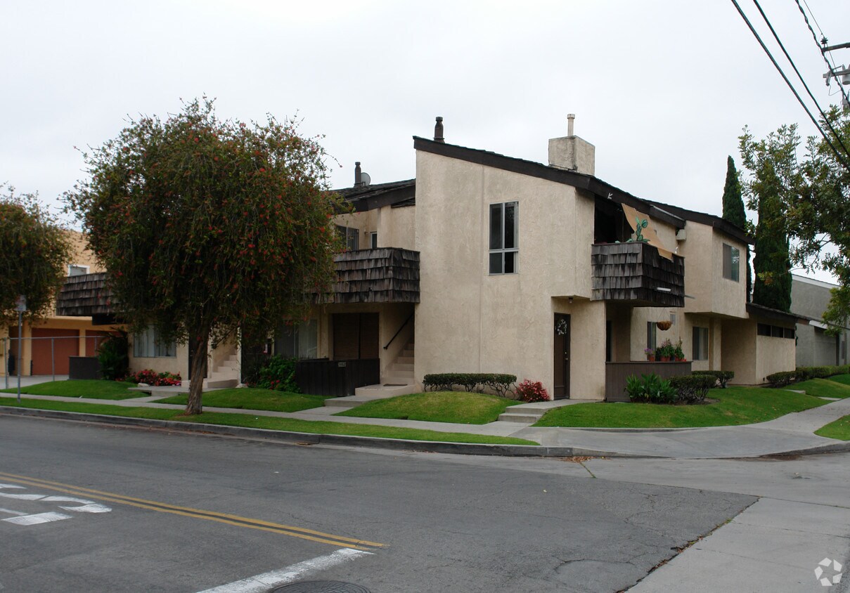 Building Photo - 7852 Stark St